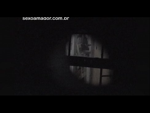 ❤️ ブロンドが空洞のレンガの後ろに隠れた近所の盗撮犯に密かにビデオ撮影される ❤ ポルノビデオ ❌️❤